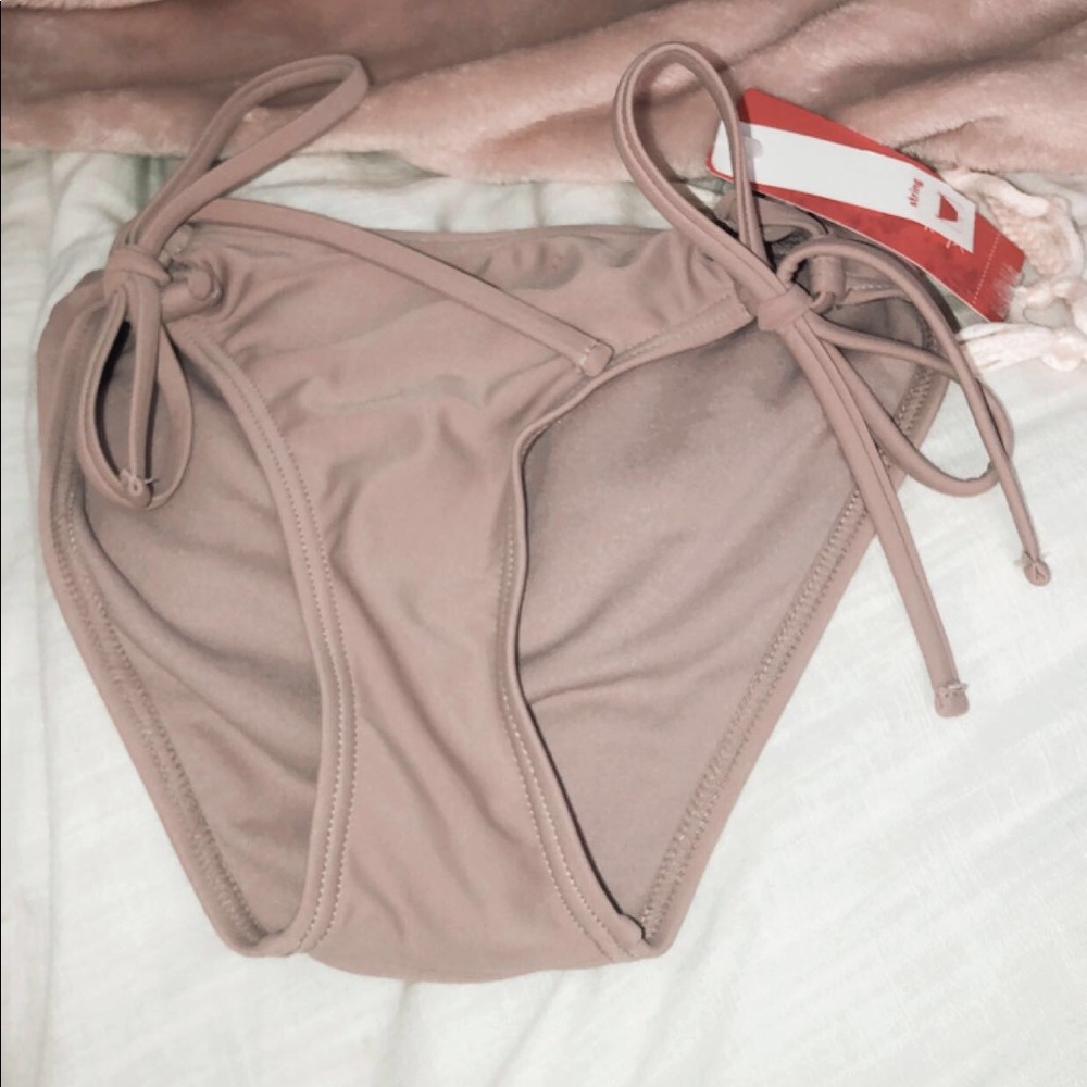 nude bikini bottom !!